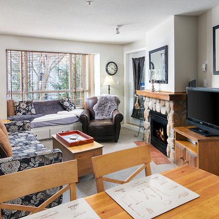 Town Plaza Suites By Golden Dreams Whistler Exterior foto