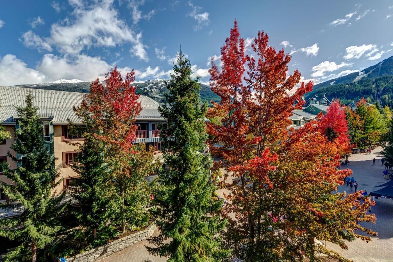 Town Plaza Suites By Golden Dreams Whistler Exterior foto